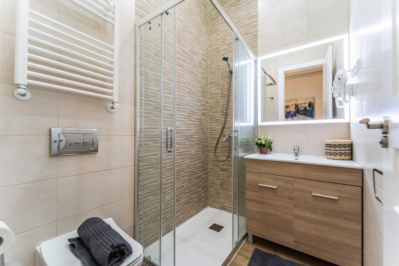 Exclusive Luxury Apartment In Central Мадрид Экстерьер фото