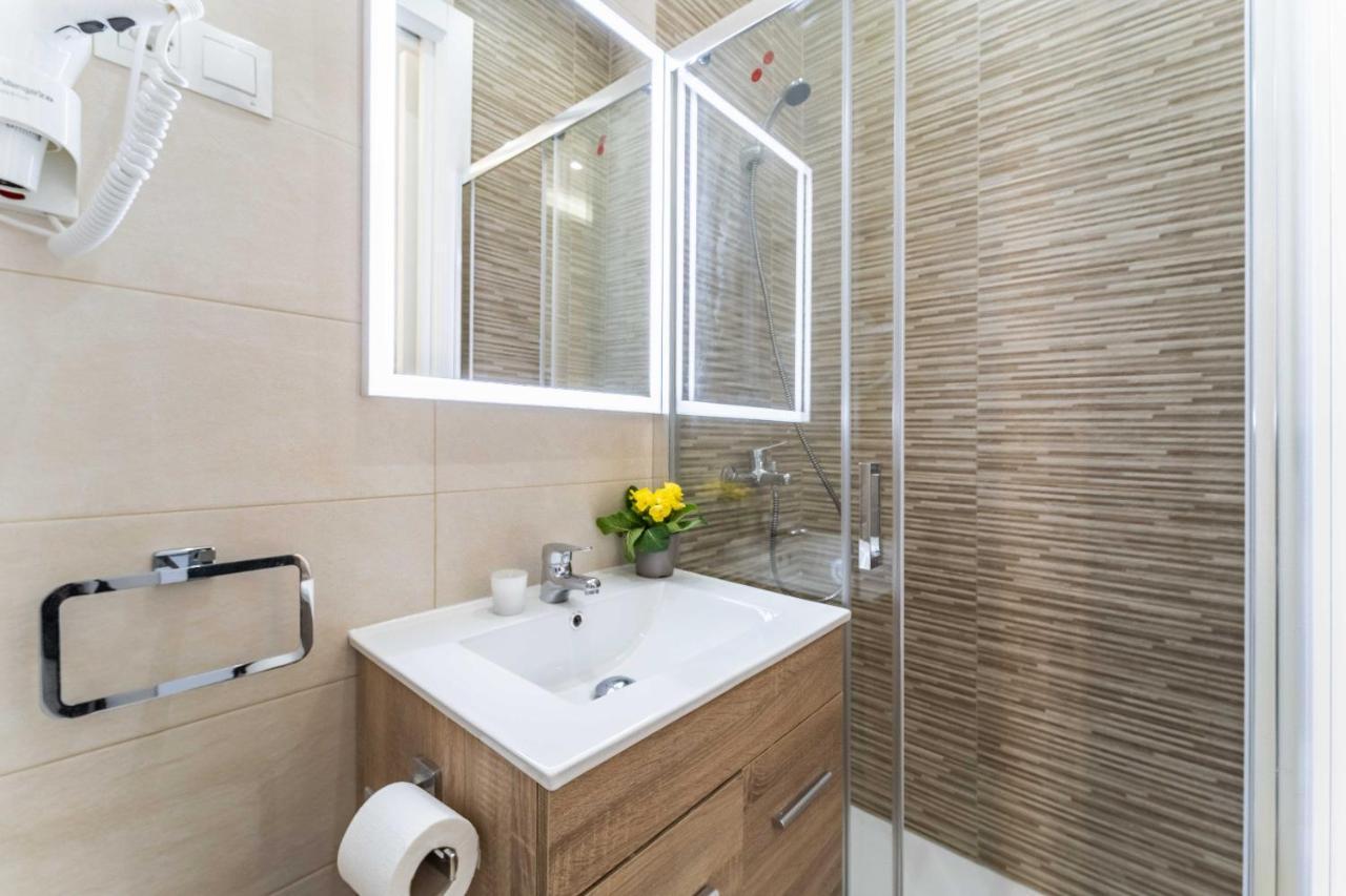 Exclusive Luxury Apartment In Central Мадрид Экстерьер фото